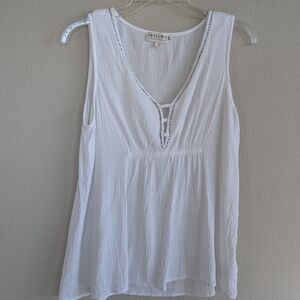 Idyllwind Size Large White Sleeveless Top With Needing And V-Neck